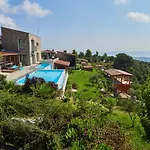 Sky Sea & Villa